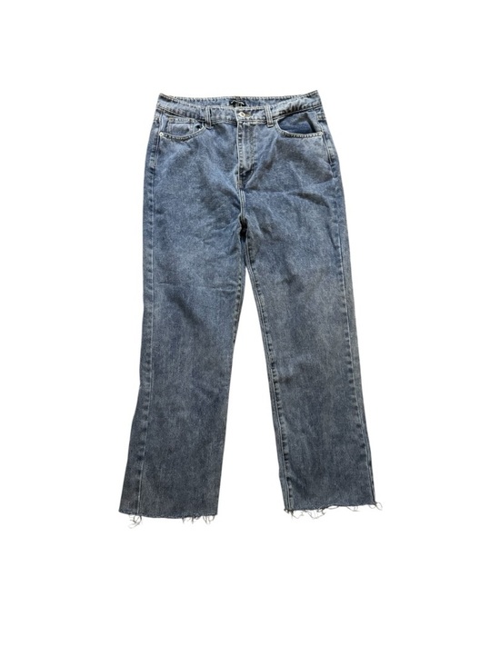 PrettyLittleThing Denim - PrettyLittleThing Mid-Rise Straight Leg Jeans in Washed Blue